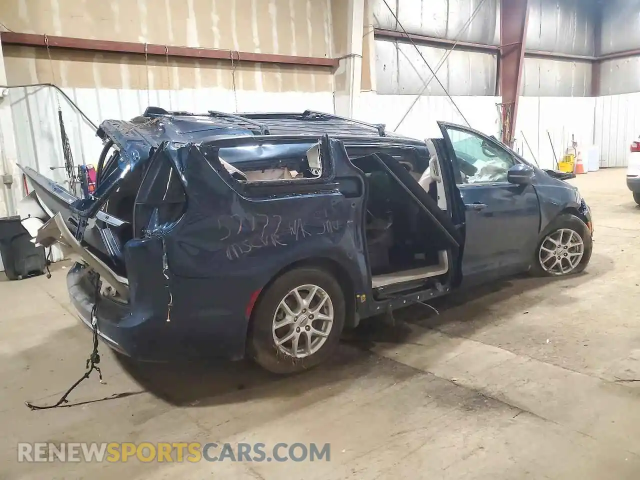 3 Фотография поврежденного автомобиля 2C4RC1BG4NR182538 CHRYSLER PACIFICA 2022