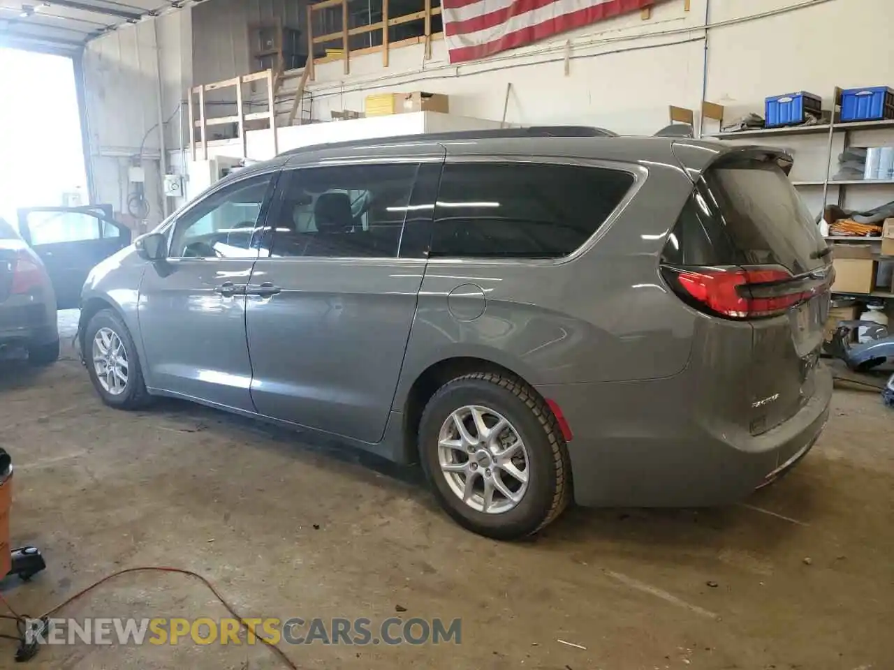 2 Photograph of a damaged car 2C4RC1BG5NR172858 CHRYSLER PACIFICA 2022