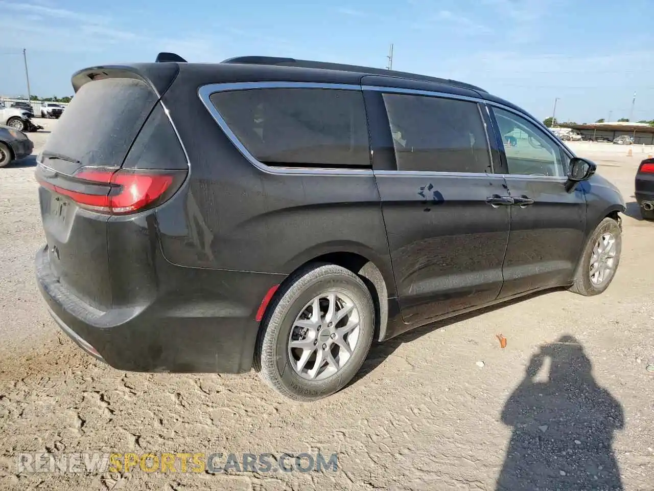 3 Photograph of a damaged car 2C4RC1BG5NR193564 CHRYSLER PACIFICA 2022