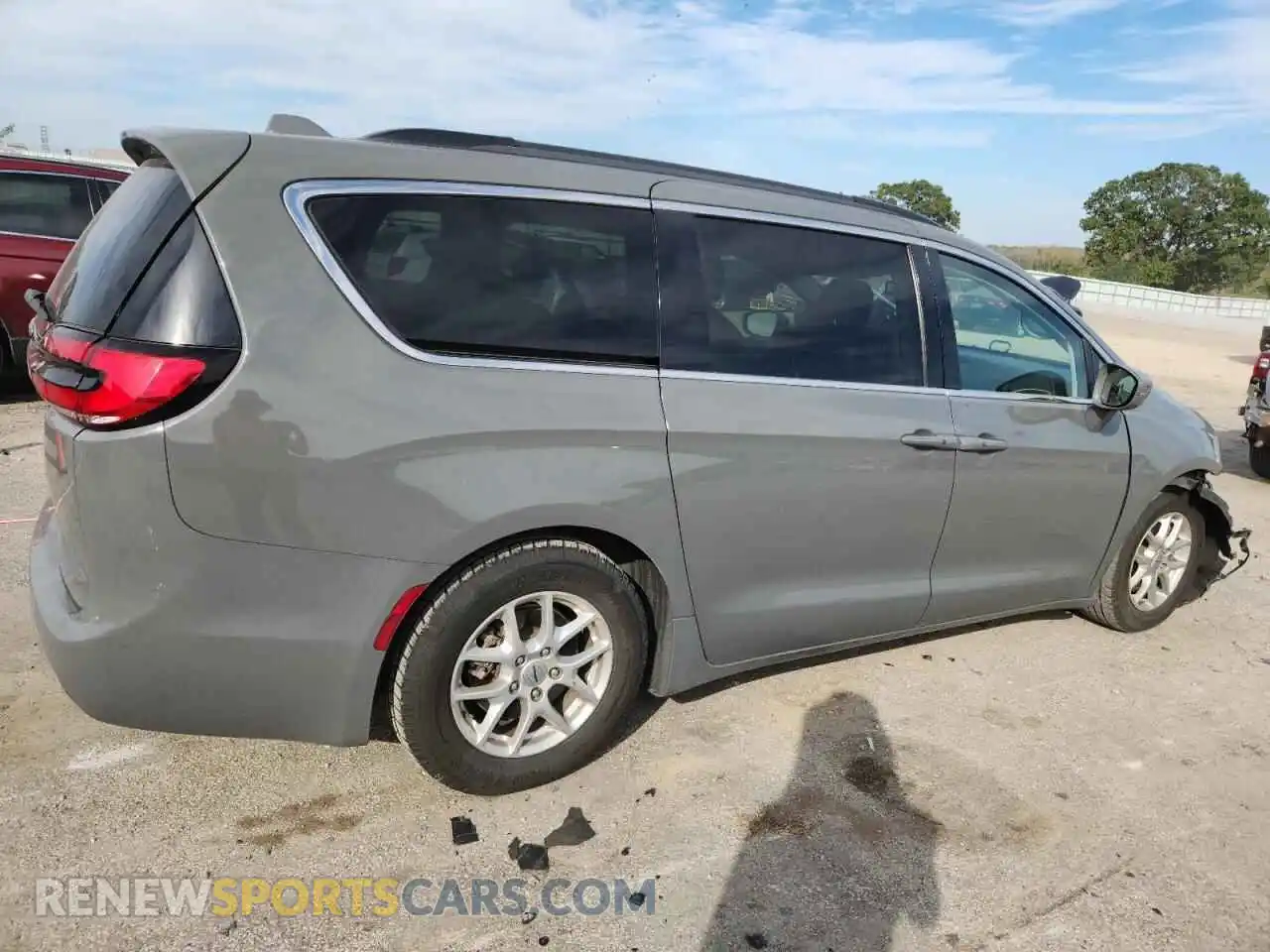 3 Photograph of a damaged car 2C4RC1BG6NR114113 CHRYSLER PACIFICA 2022