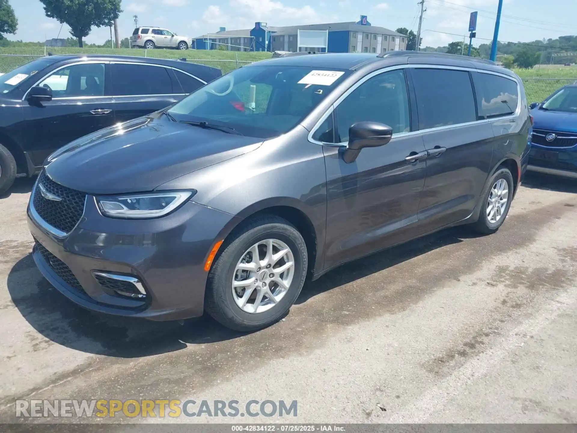 2 Photograph of a damaged car 2C4RC1BG6NR136810 CHRYSLER PACIFICA 2022