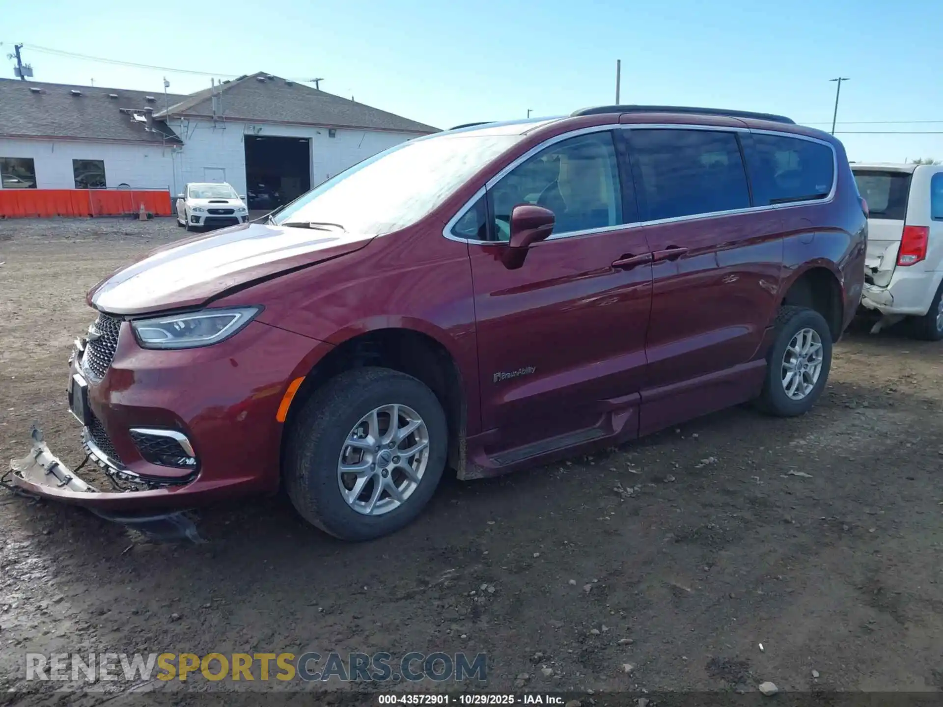 2 Photograph of a damaged car 2C4RC1BG6NR159679 CHRYSLER PACIFICA 2022