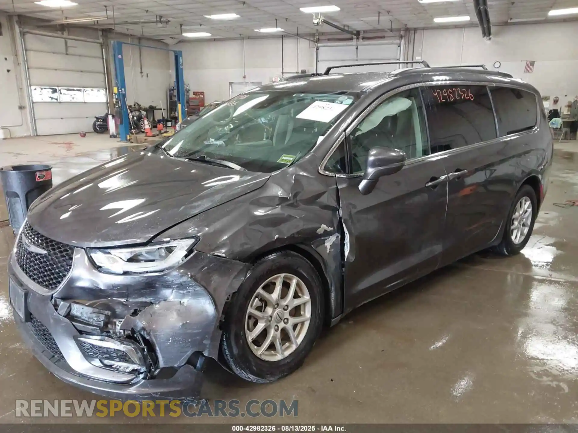 2 Photograph of a damaged car 2C4RC1BG7NR133267 CHRYSLER PACIFICA 2022