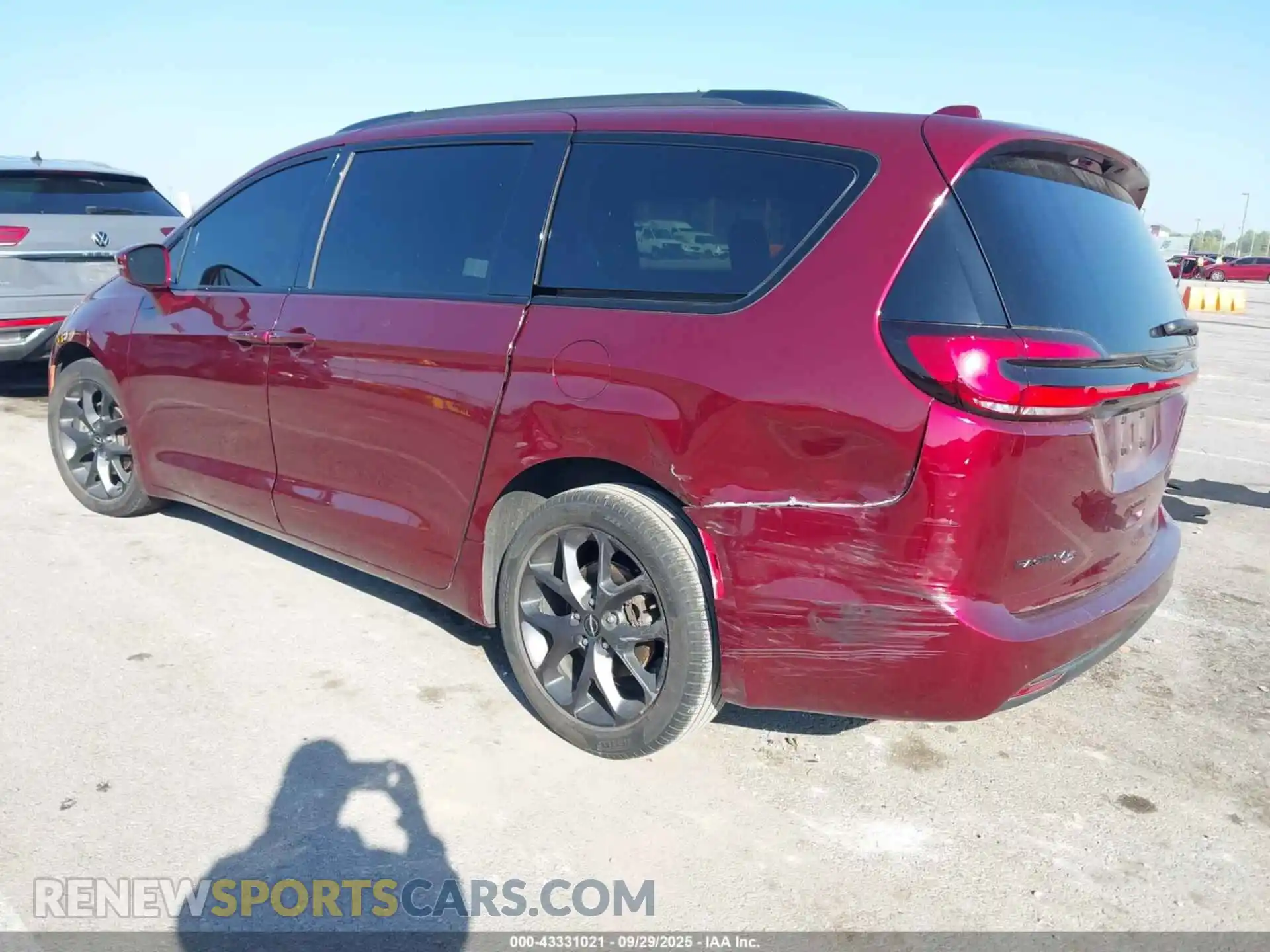 3 Photograph of a damaged car 2C4RC1BG7NR140204 CHRYSLER PACIFICA 2022