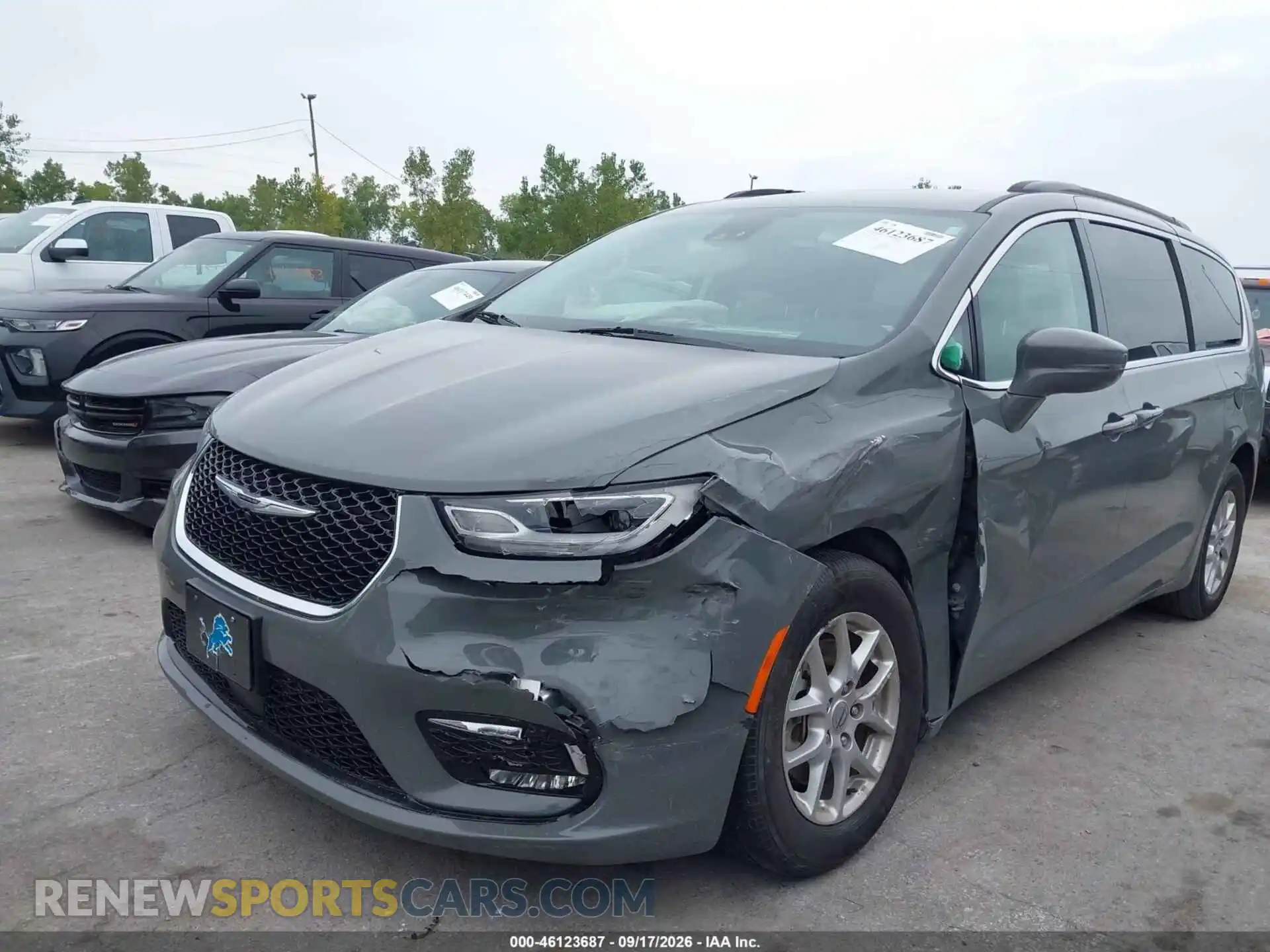 2 Photograph of a damaged car 2C4RC1BG7NR197938 CHRYSLER PACIFICA 2022