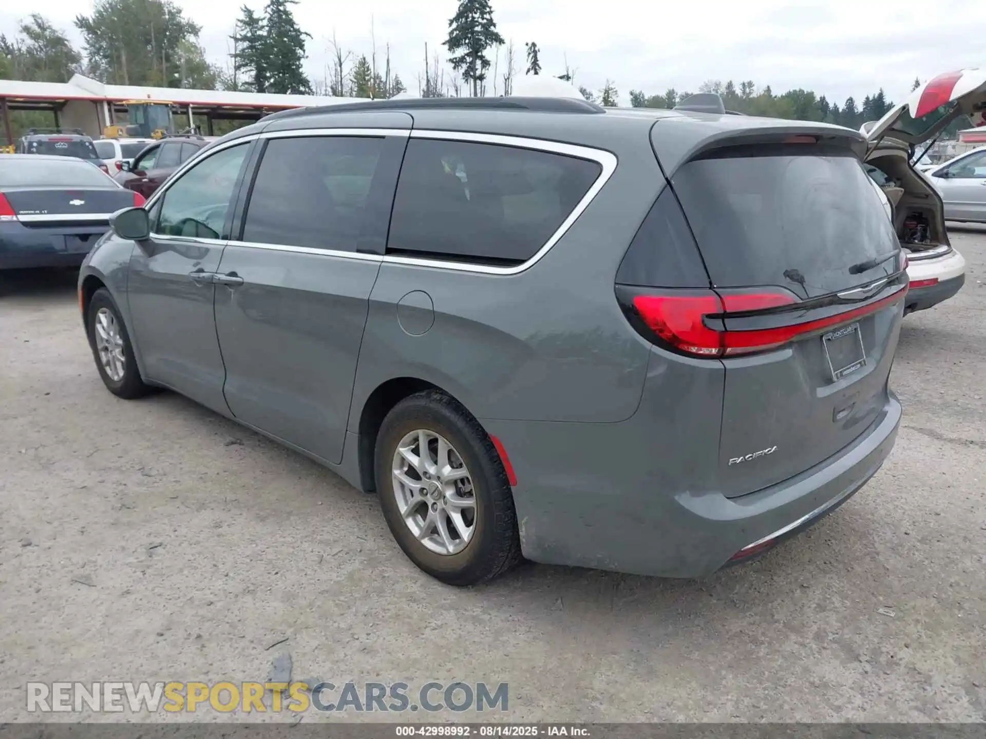 3 Photograph of a damaged car 2C4RC1BG8NR152815 CHRYSLER PACIFICA 2022