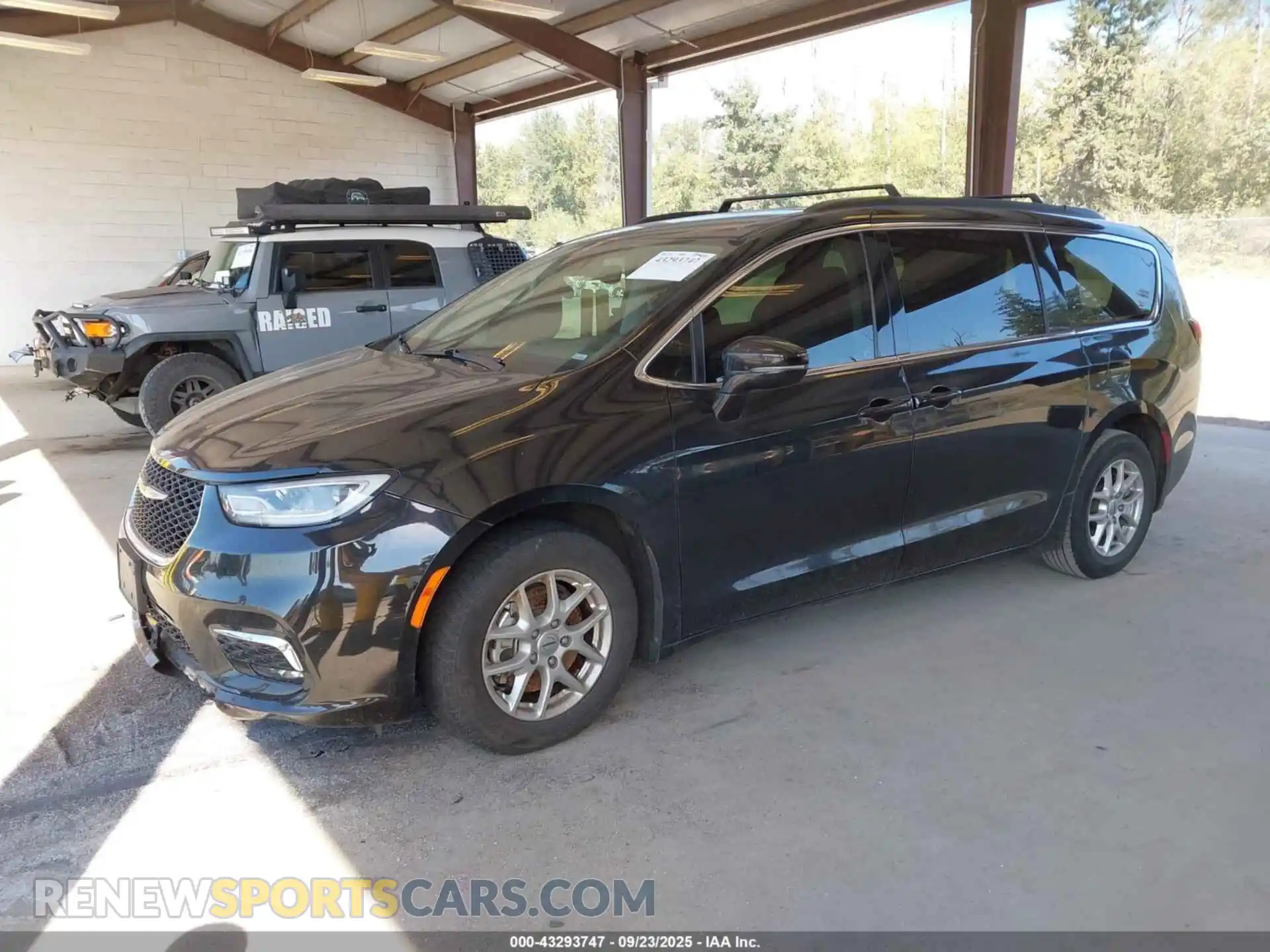 2 Photograph of a damaged car 2C4RC1BG8NR191310 CHRYSLER PACIFICA 2022
