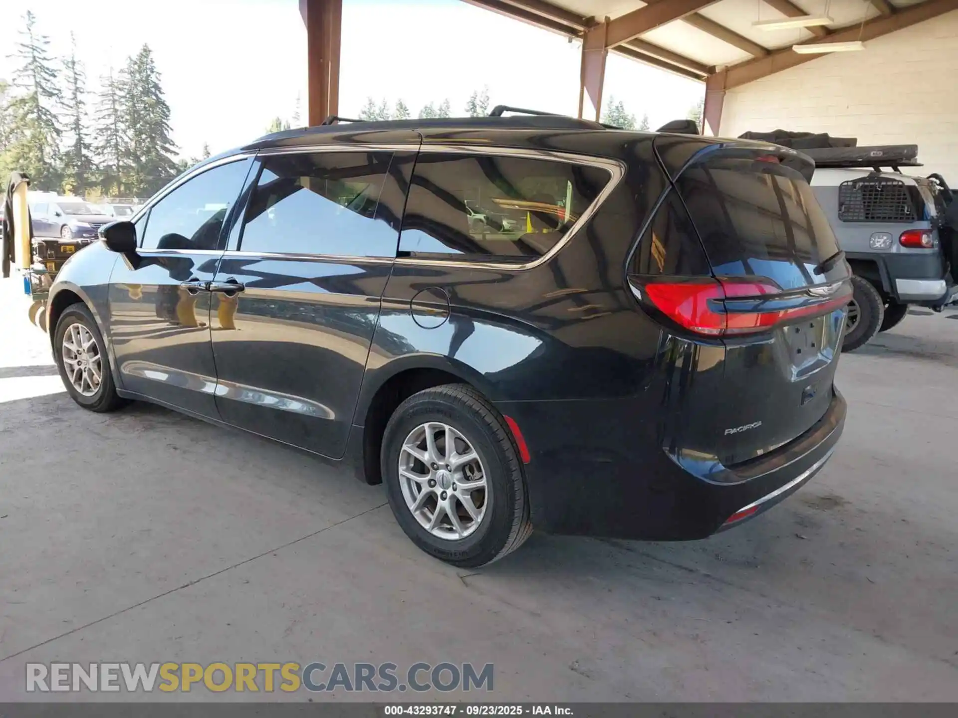 3 Photograph of a damaged car 2C4RC1BG8NR191310 CHRYSLER PACIFICA 2022