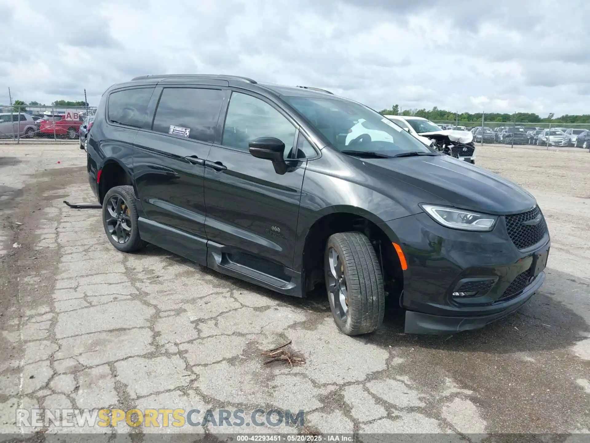 1 Photograph of a damaged car 2C4RC1BG8NR195566 CHRYSLER PACIFICA 2022
