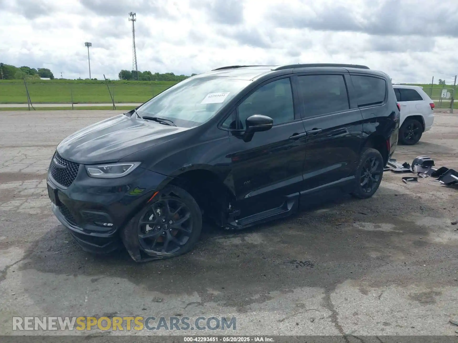 2 Photograph of a damaged car 2C4RC1BG8NR195566 CHRYSLER PACIFICA 2022