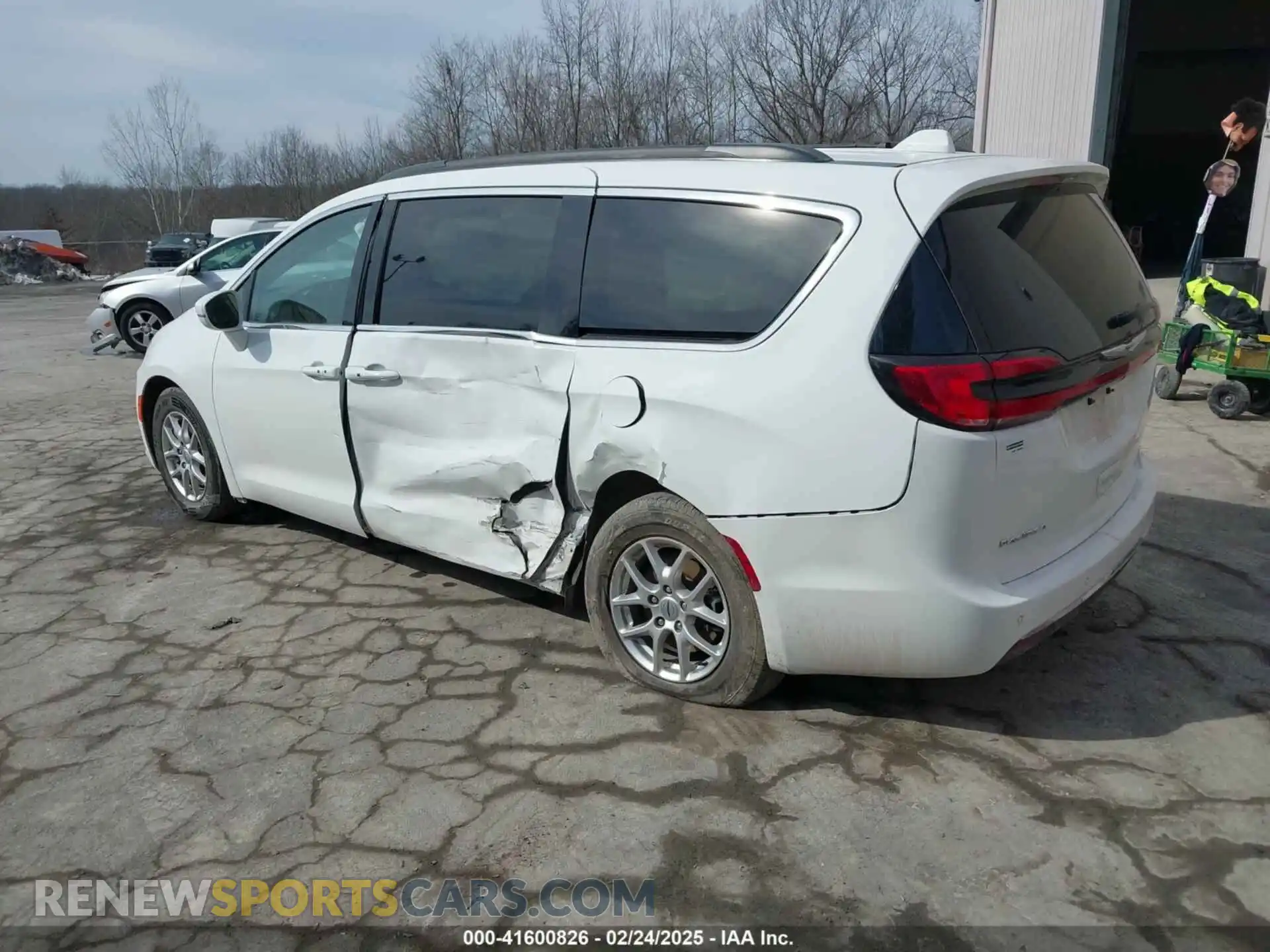 3 Photograph of a damaged car 2C4RC1BG9NR120827 CHRYSLER PACIFICA 2022