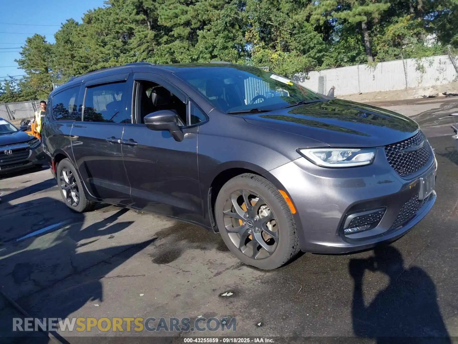 1 Photograph of a damaged car 2C4RC1BG9NR122576 CHRYSLER PACIFICA 2022