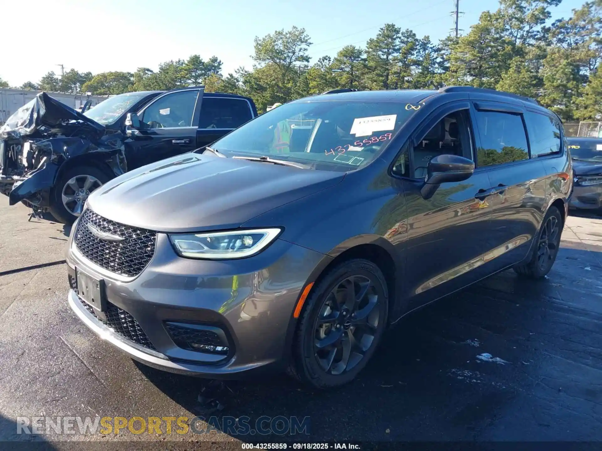 2 Photograph of a damaged car 2C4RC1BG9NR122576 CHRYSLER PACIFICA 2022