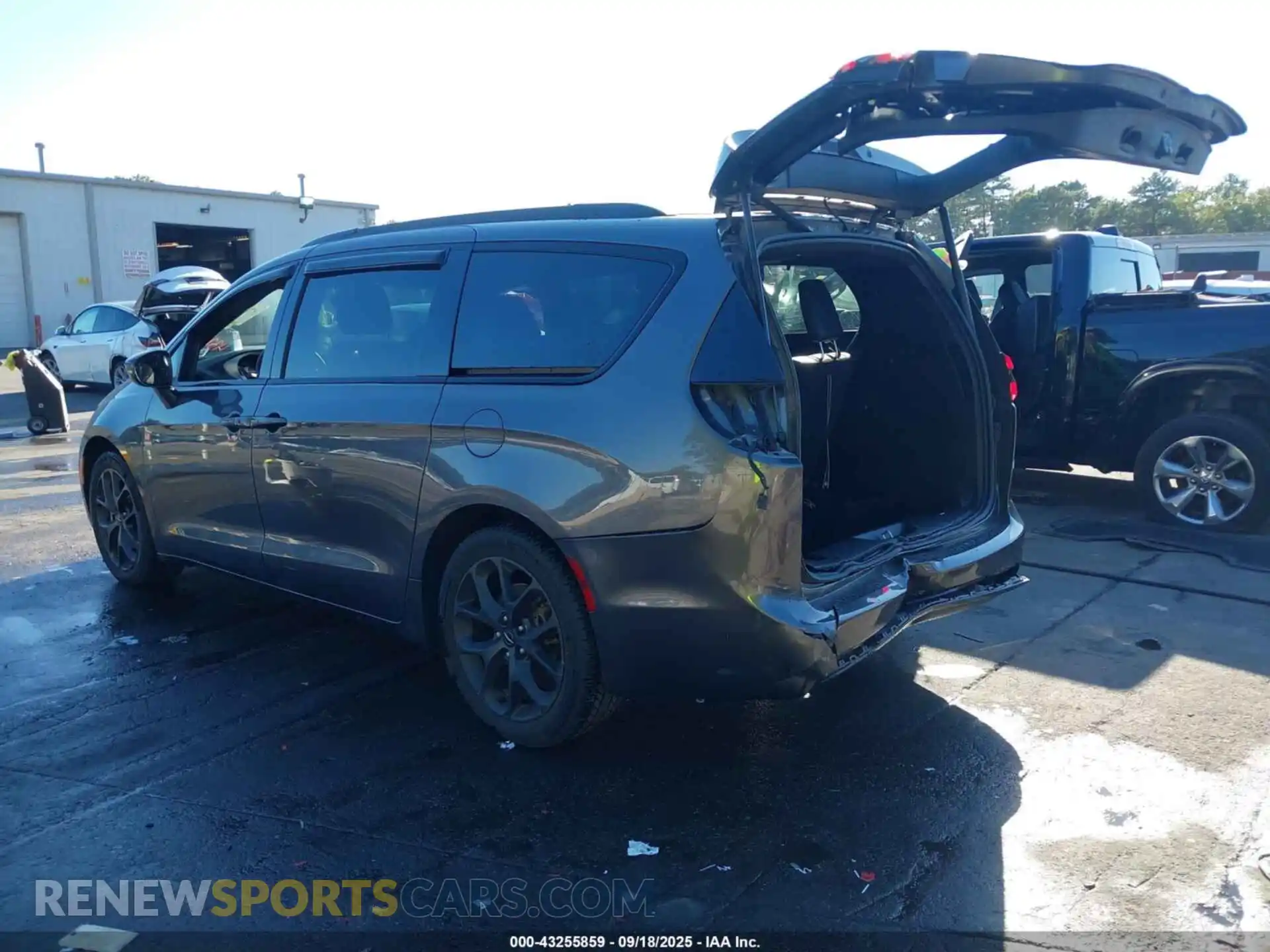 3 Photograph of a damaged car 2C4RC1BG9NR122576 CHRYSLER PACIFICA 2022
