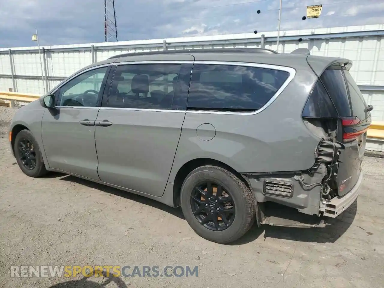 2 Photograph of a damaged car 2C4RC1BG9NR149695 CHRYSLER PACIFICA 2022