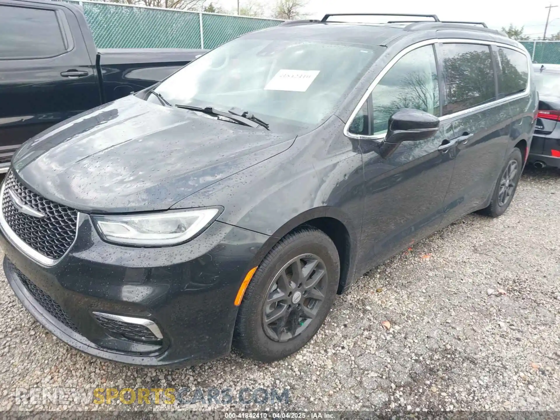 2 Photograph of a damaged car 2C4RC1BG9NR194782 CHRYSLER PACIFICA 2022
