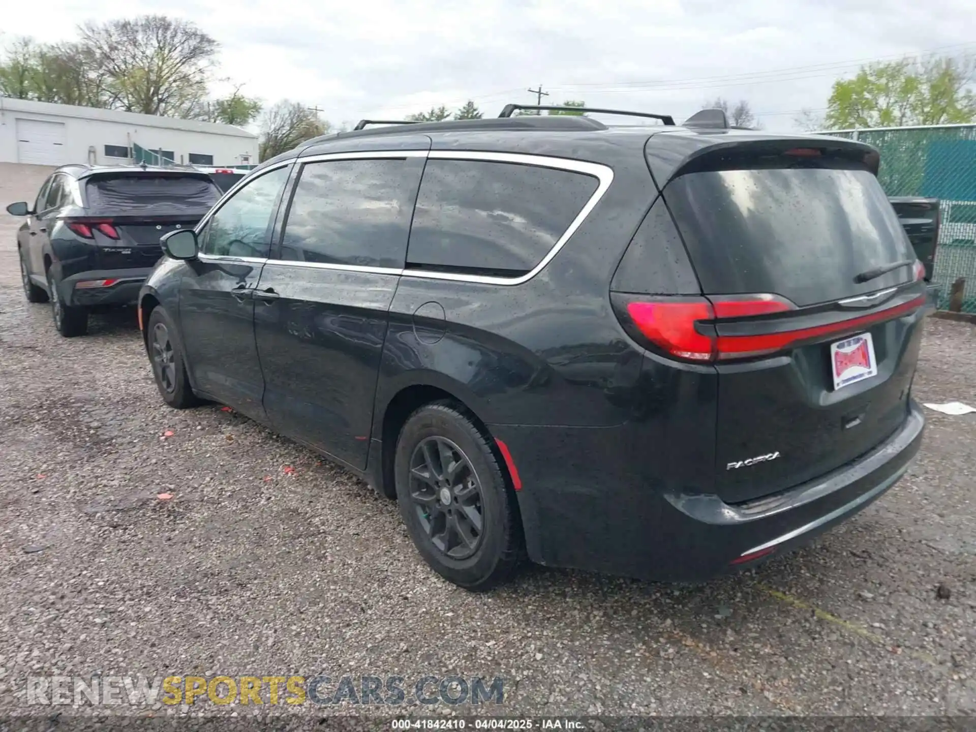3 Photograph of a damaged car 2C4RC1BG9NR194782 CHRYSLER PACIFICA 2022