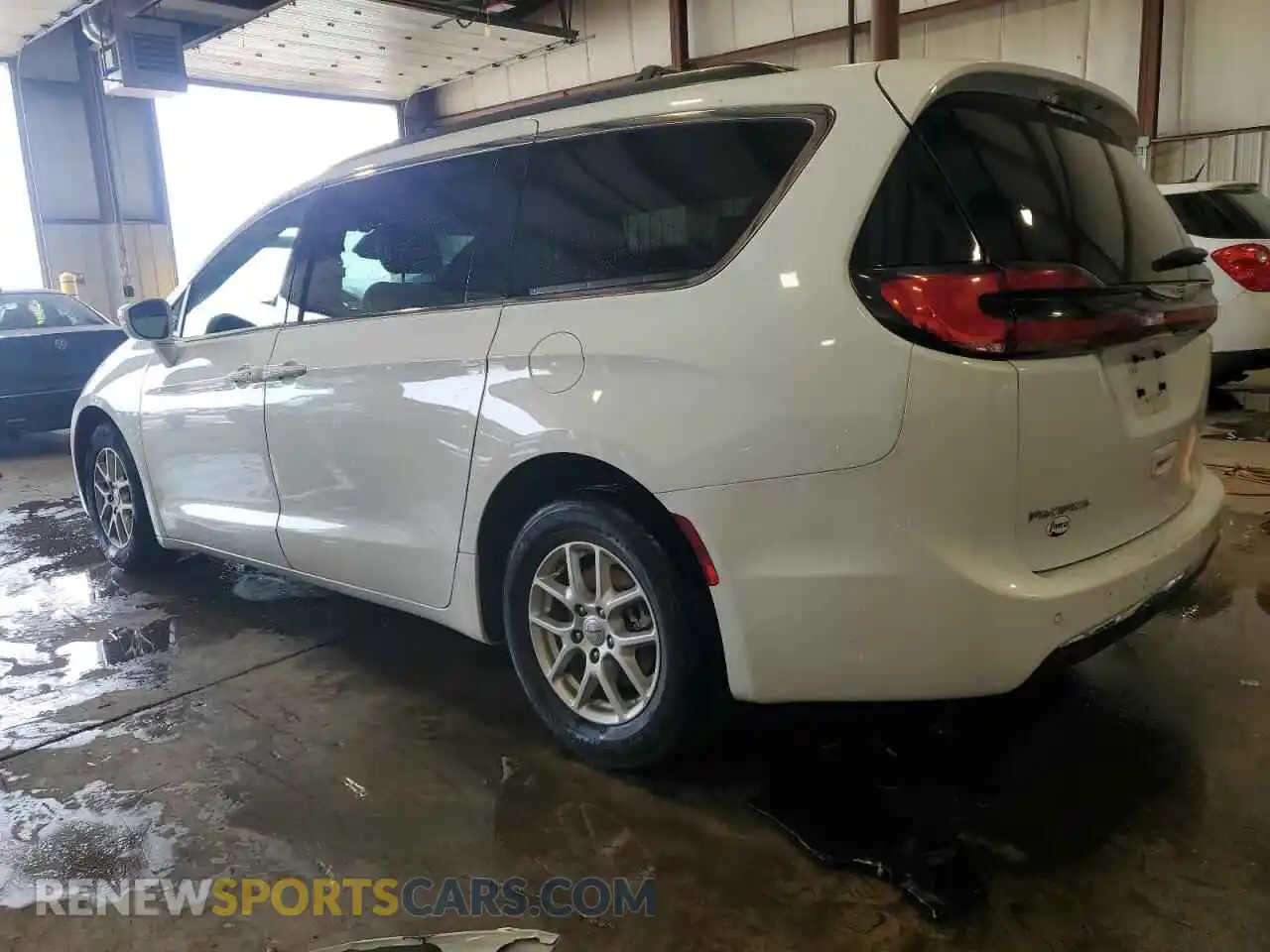 2 Photograph of a damaged car 2C4RC1BGXNR153528 CHRYSLER PACIFICA 2022