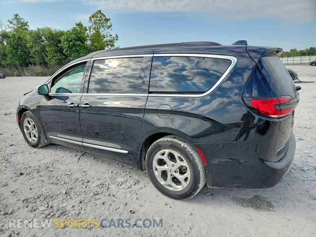 2 Photograph of a damaged car 2C4RC1GG3NR134442 CHRYSLER PACIFICA 2022
