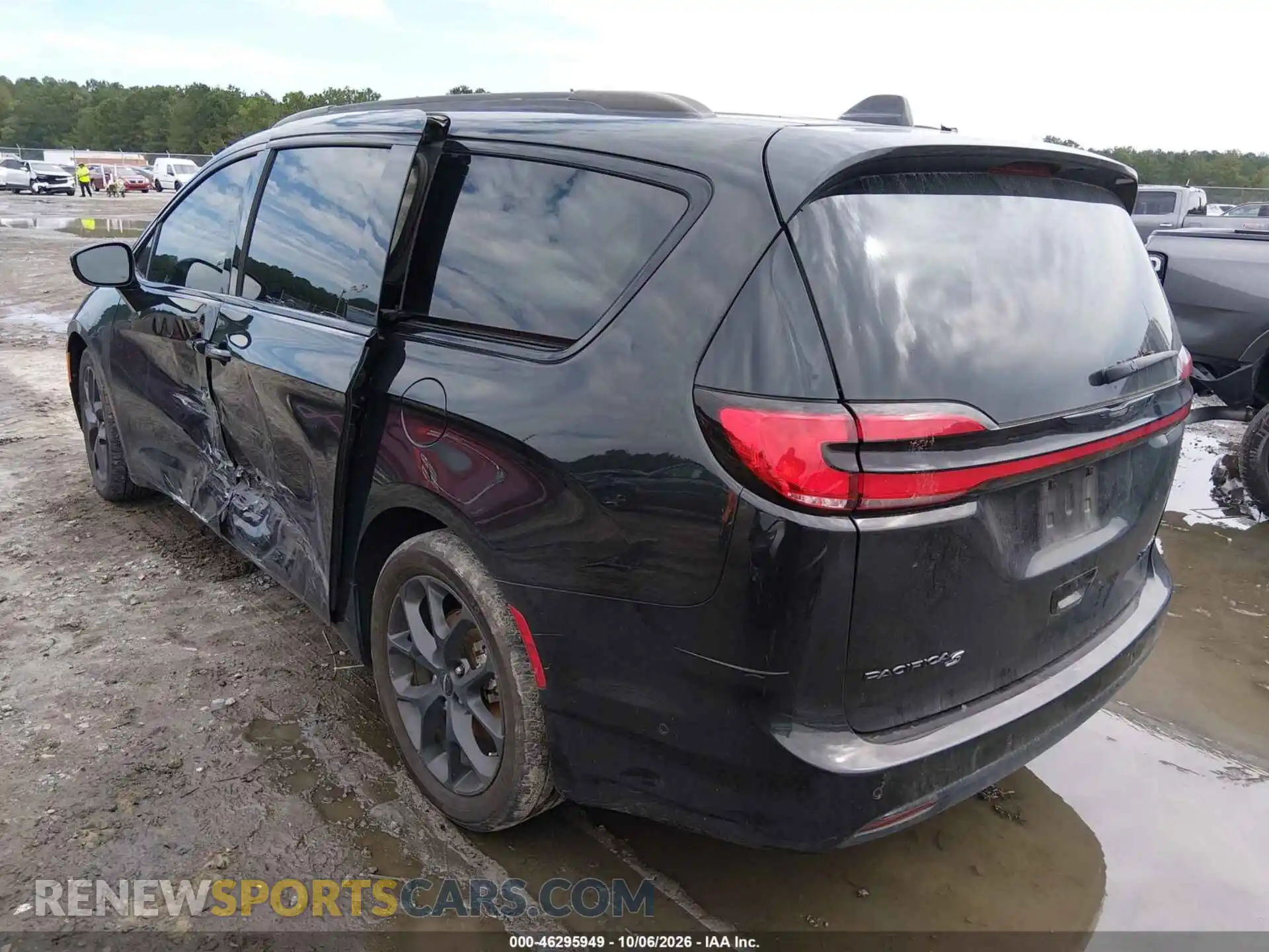 3 Photograph of a damaged car 2C4RC1GG3NR166758 CHRYSLER PACIFICA 2022