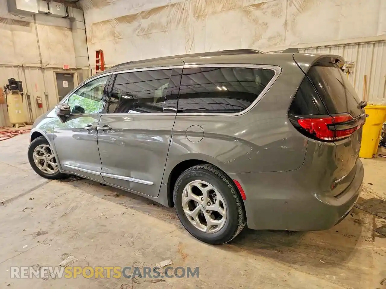 2 Фотография поврежденного автомобиля 2C4RC1GG6NR111723 CHRYSLER PACIFICA 2022