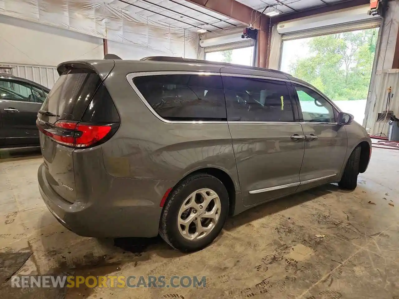 3 Фотография поврежденного автомобиля 2C4RC1GG6NR111723 CHRYSLER PACIFICA 2022
