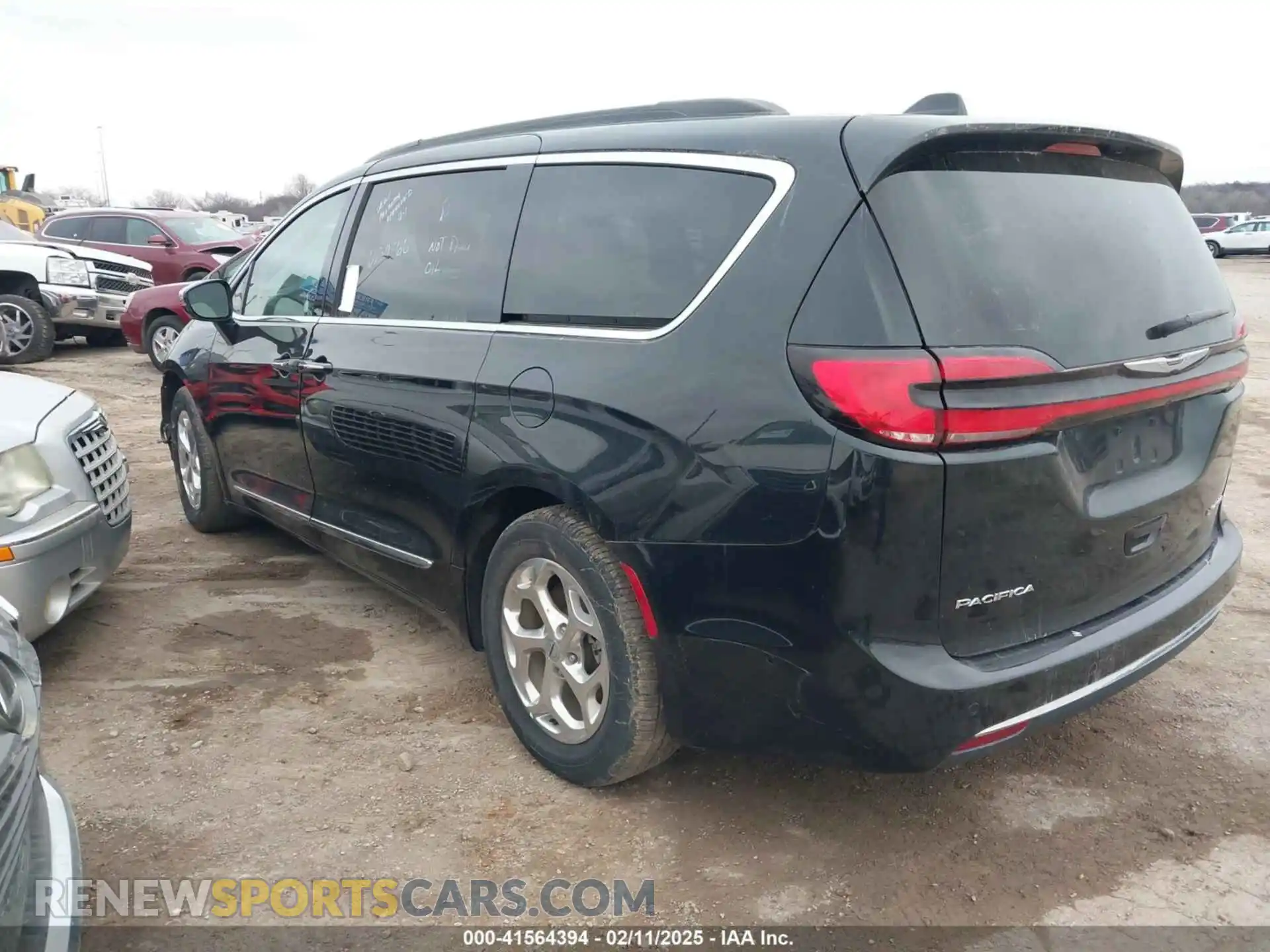 3 Photograph of a damaged car 2C4RC1GG6NR114864 CHRYSLER PACIFICA 2022