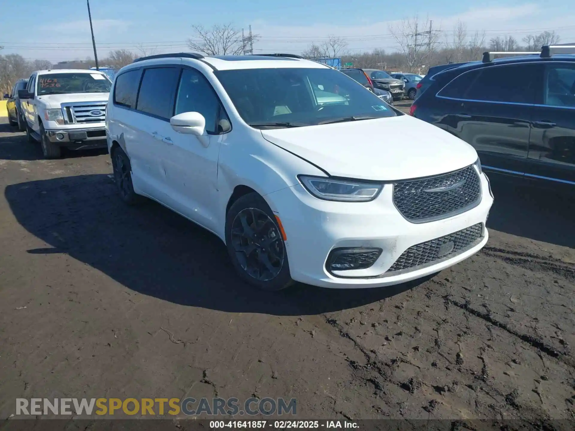1 Photograph of a damaged car 2C4RC1GG8NR164956 CHRYSLER PACIFICA 2022