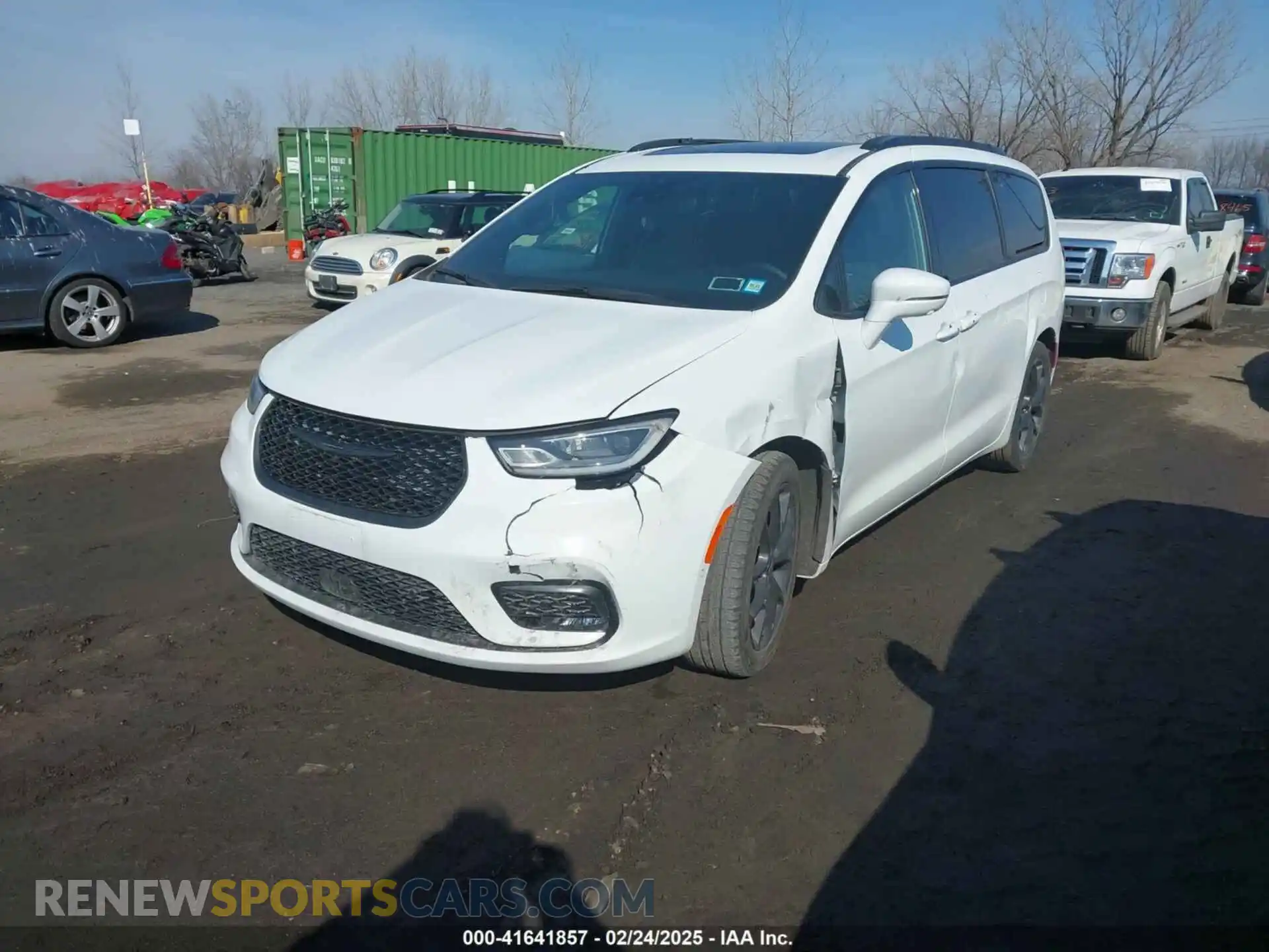 2 Photograph of a damaged car 2C4RC1GG8NR164956 CHRYSLER PACIFICA 2022
