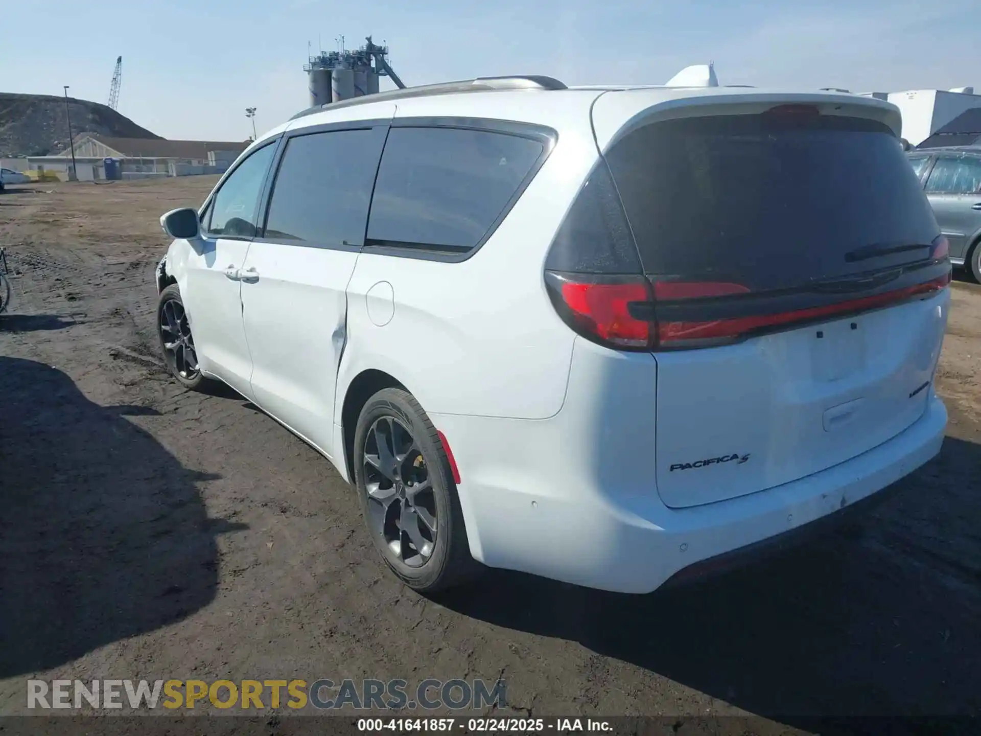3 Photograph of a damaged car 2C4RC1GG8NR164956 CHRYSLER PACIFICA 2022