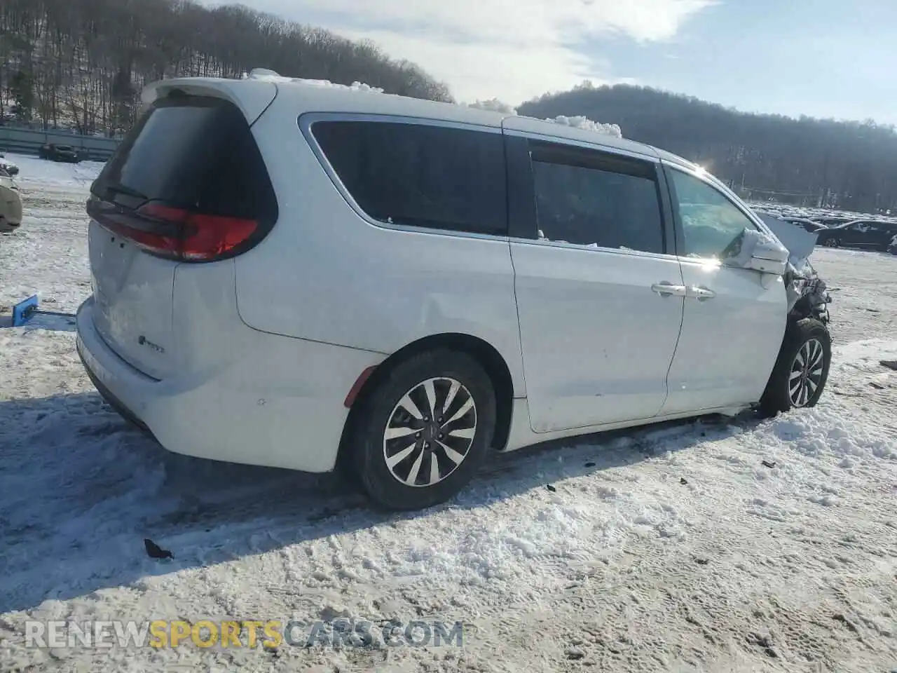 3 Photograph of a damaged car 2C4RC1L71NR122912 CHRYSLER PACIFICA 2022