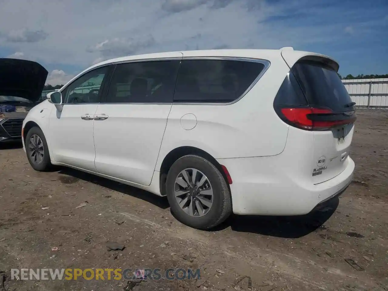 2 Photograph of a damaged car 2C4RC1L72NR156101 CHRYSLER PACIFICA 2022