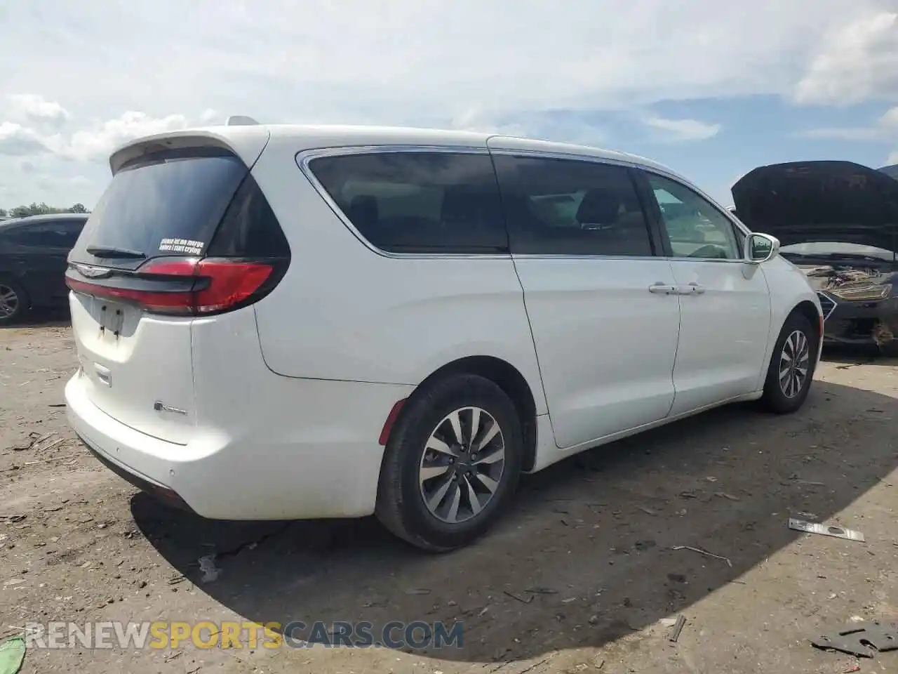 3 Photograph of a damaged car 2C4RC1L72NR156101 CHRYSLER PACIFICA 2022