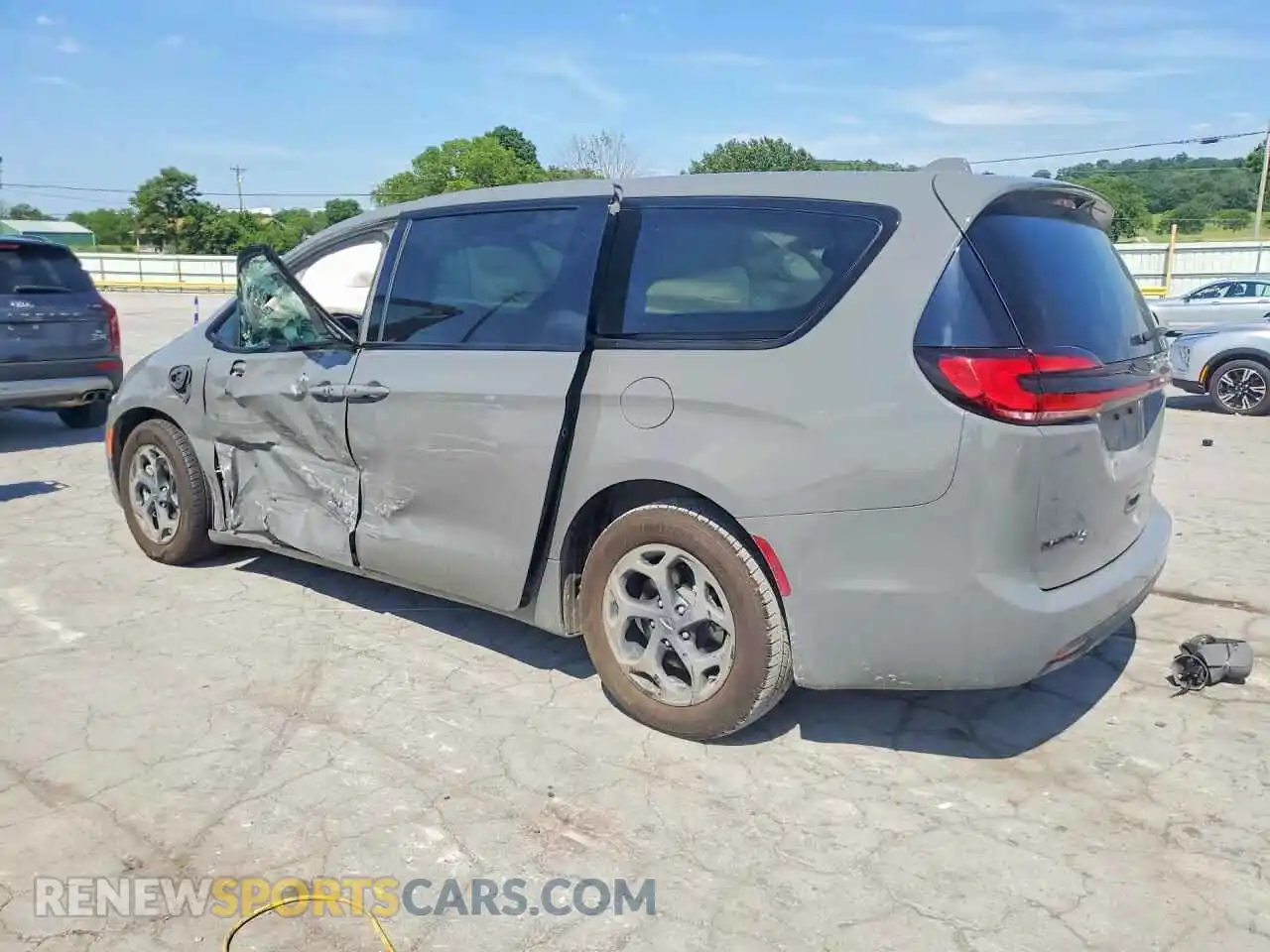 2 Фотография поврежденного автомобиля 2C4RC1L72NR174078 CHRYSLER PACIFICA 2022