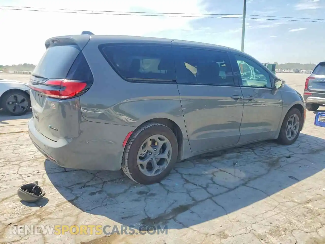 3 Фотография поврежденного автомобиля 2C4RC1L72NR174078 CHRYSLER PACIFICA 2022