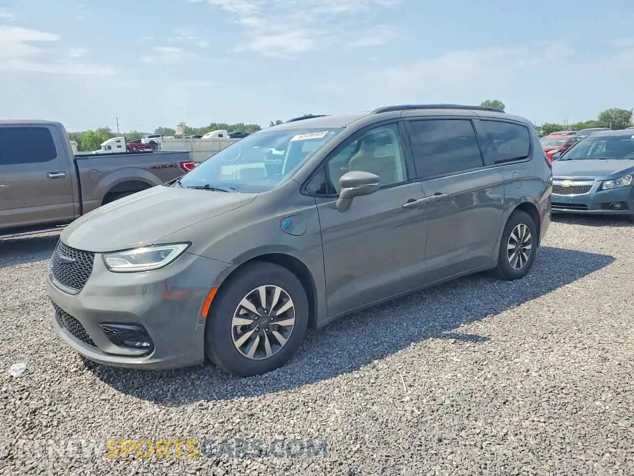 1 Photograph of a damaged car 2C4RC1L74NR121057 CHRYSLER PACIFICA 2022