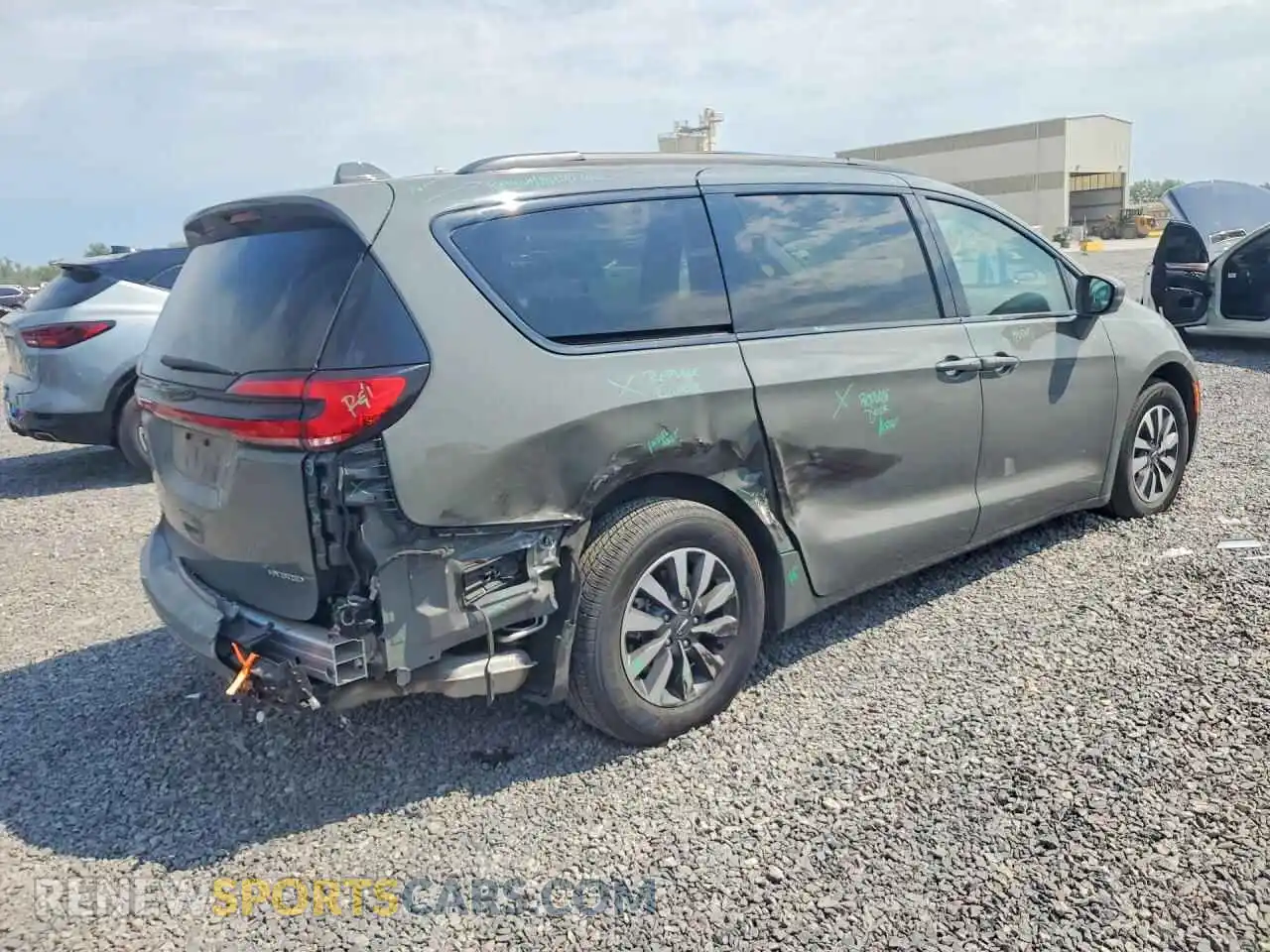 3 Photograph of a damaged car 2C4RC1L74NR121057 CHRYSLER PACIFICA 2022