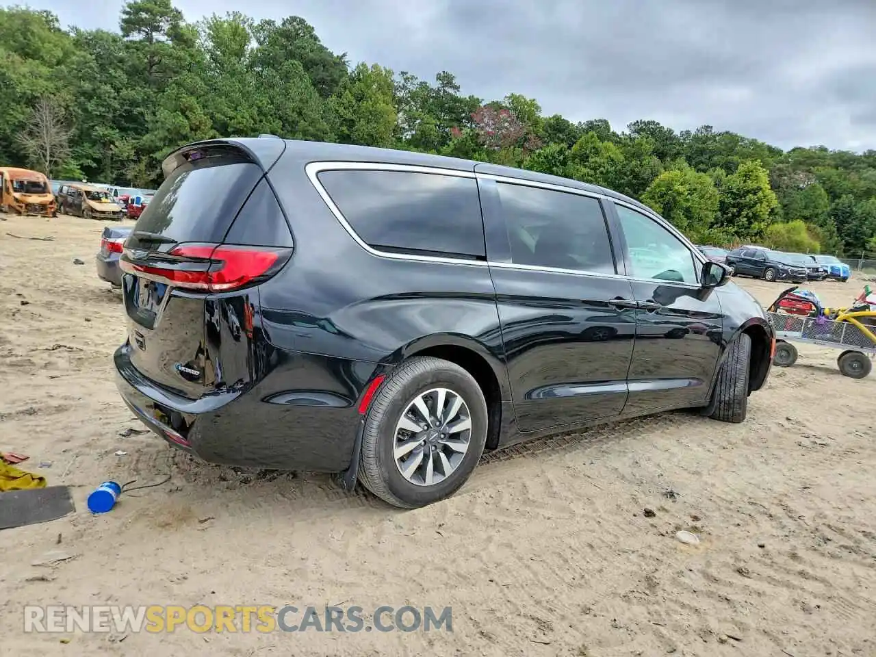3 Фотография поврежденного автомобиля 2C4RC1L75NR216159 CHRYSLER PACIFICA 2022