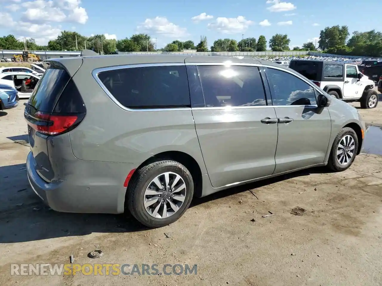 3 Photograph of a damaged car 2C4RC1L76NR124204 CHRYSLER PACIFICA 2022