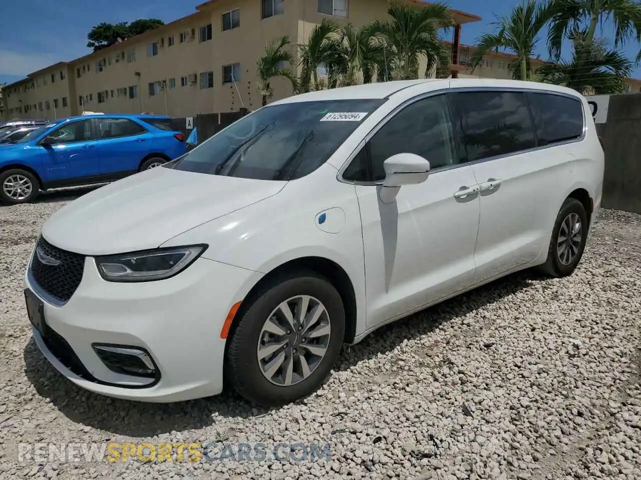 1 Photograph of a damaged car 2C4RC1L77NR129699 CHRYSLER PACIFICA 2022