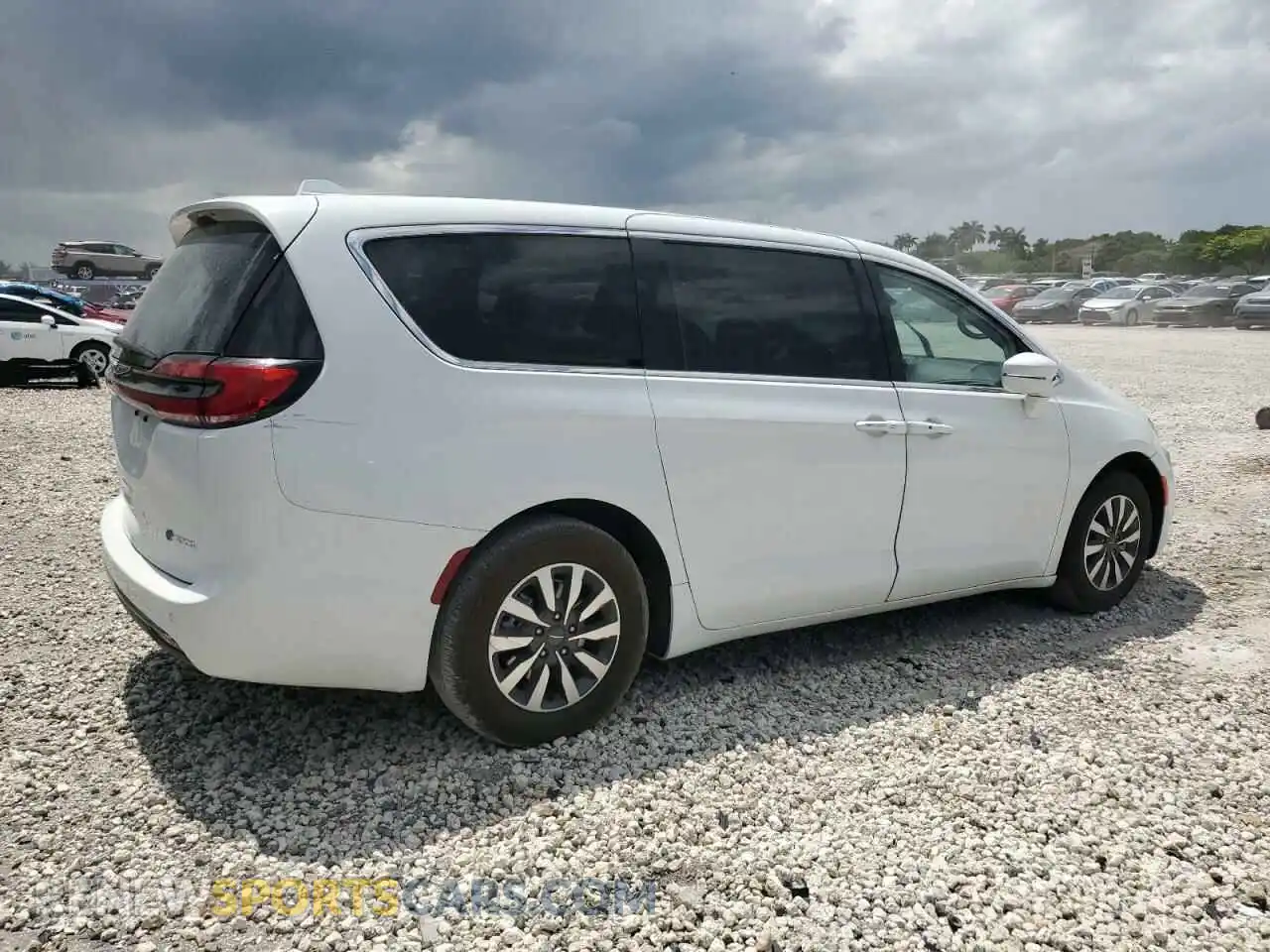 3 Photograph of a damaged car 2C4RC1L77NR129699 CHRYSLER PACIFICA 2022