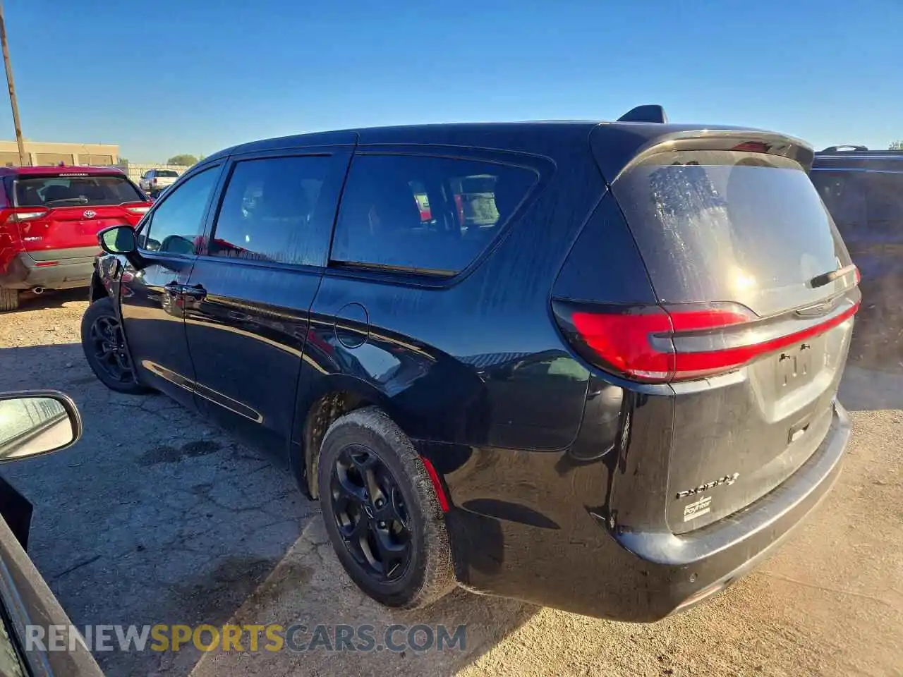 2 Photograph of a damaged car 2C4RC1L77NR134935 CHRYSLER PACIFICA 2022