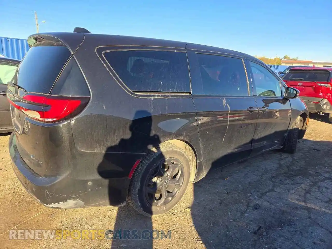 3 Photograph of a damaged car 2C4RC1L77NR134935 CHRYSLER PACIFICA 2022