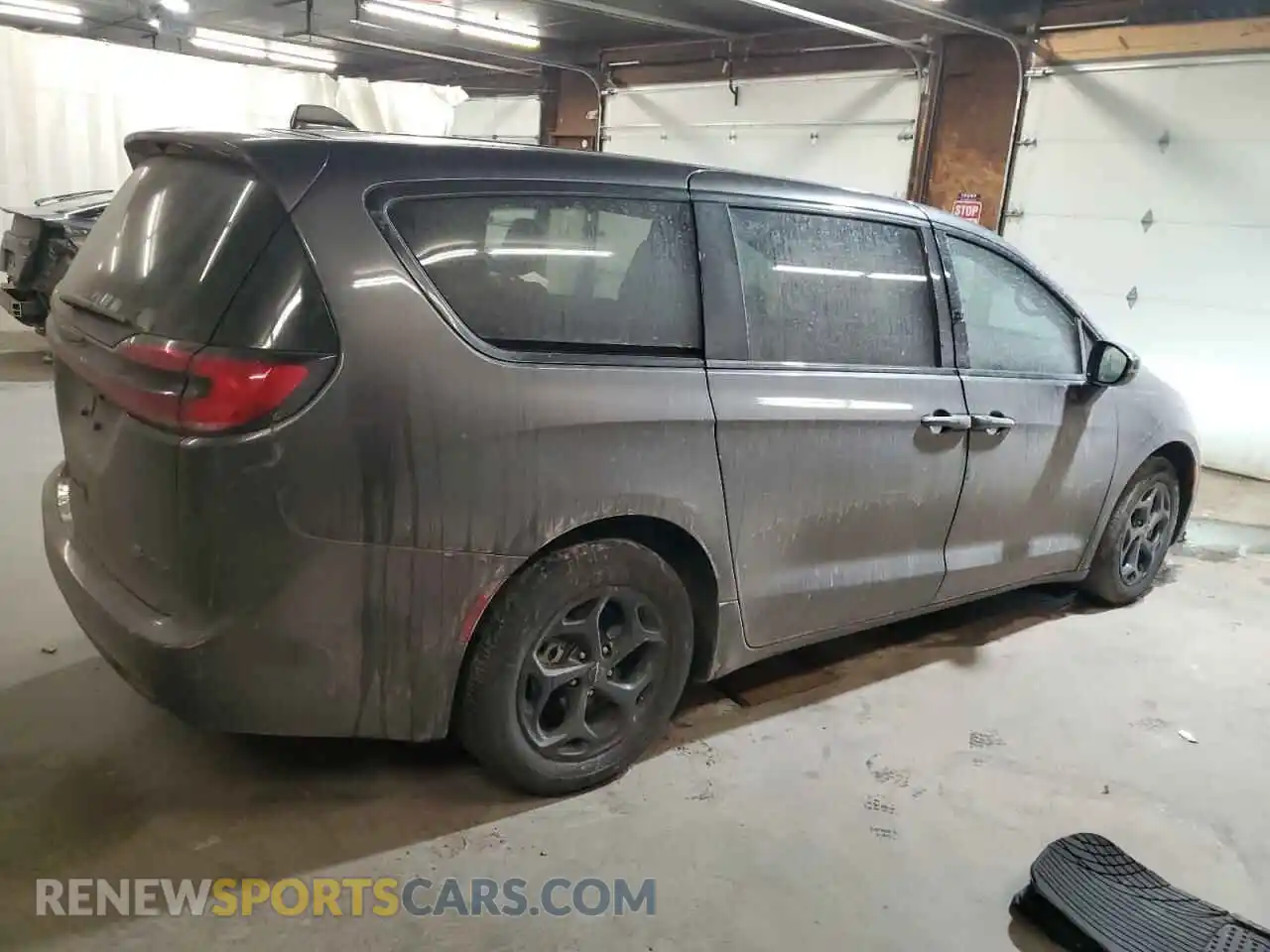 3 Photograph of a damaged car 2C4RC1L79NR201325 CHRYSLER PACIFICA 2022