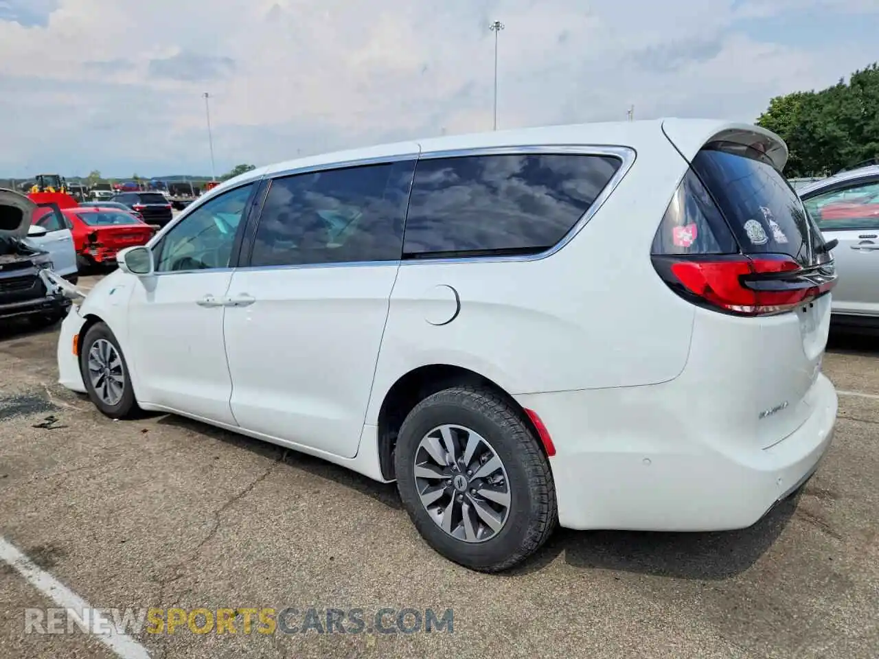2 Photograph of a damaged car 2C4RC1L7XNR120981 CHRYSLER PACIFICA 2022