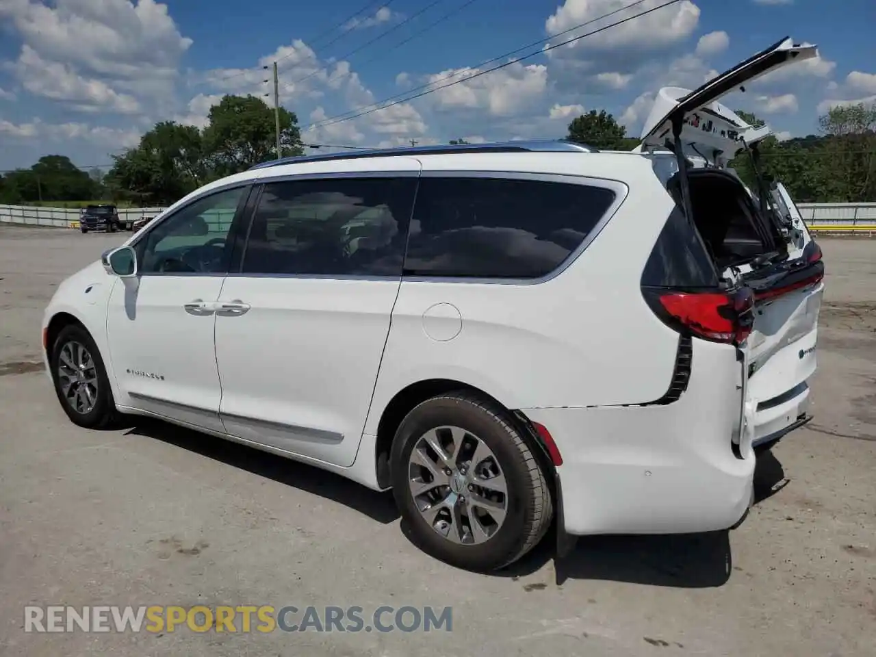 2 Photograph of a damaged car 2C4RC1N75NR140245 CHRYSLER PACIFICA 2022