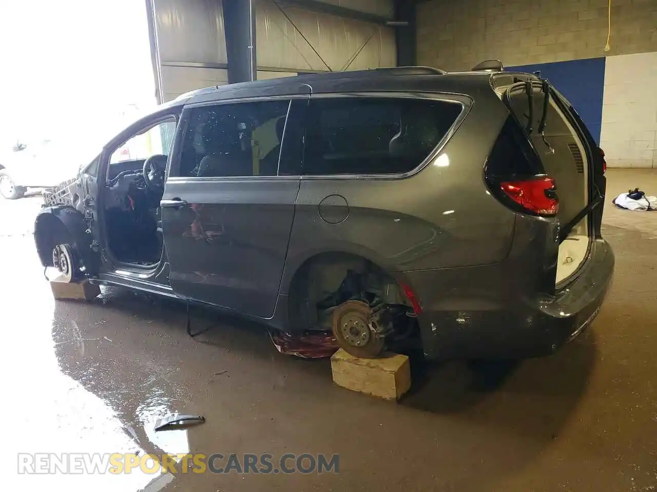 2 Photograph of a damaged car 2C4RC3BG0NR100249 CHRYSLER PACIFICA 2022