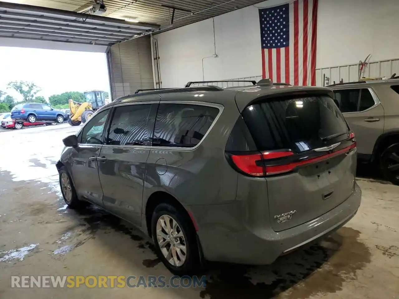 2 Photograph of a damaged car 2C4RC3BG2NR175017 CHRYSLER PACIFICA 2022