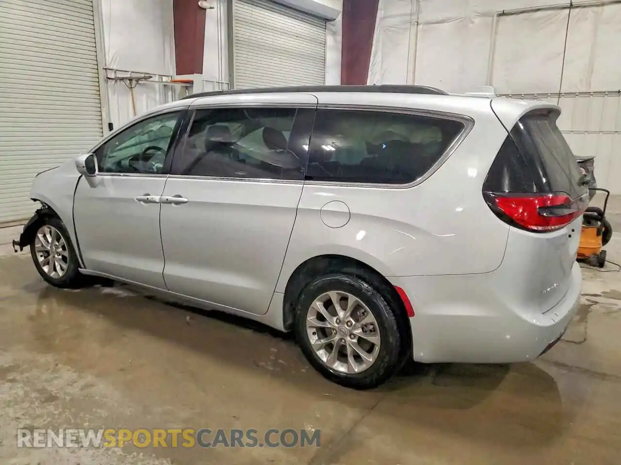 2 Photograph of a damaged car 2C4RC3BG6NR127505 CHRYSLER PACIFICA 2022