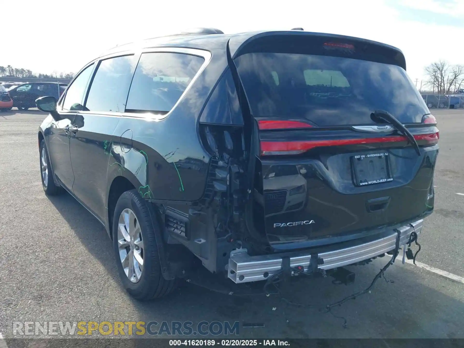 3 Photograph of a damaged car 2C4RC3BG7NR227967 CHRYSLER PACIFICA 2022